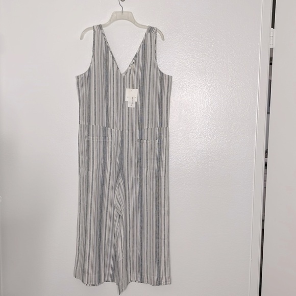 Beachlunchlounge Linen Blend Stripe Gray White Sleeveless Jumpsuit Size Large - Picture 1 of 6